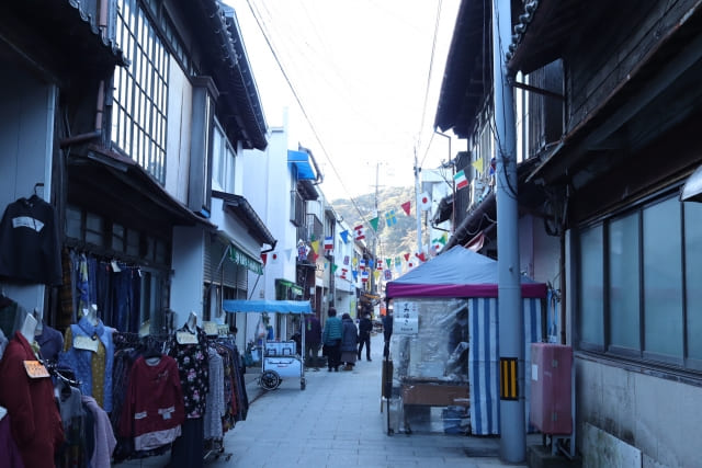 呼子の朝市通りの風景