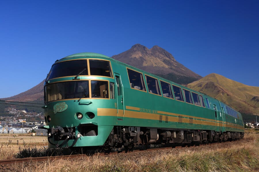 福岡県を走る特急列車の画像